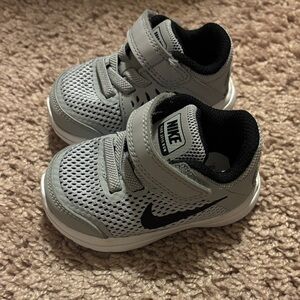 Nike Kids Black and Gray Sneakers